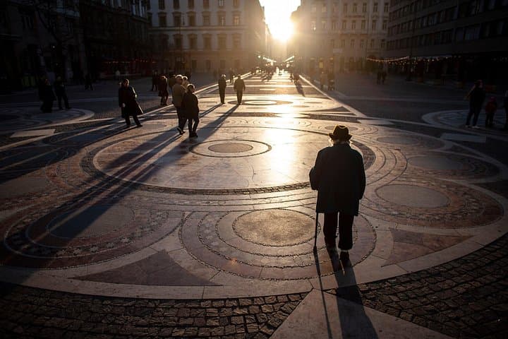 Budapest 8th District Photo Walk: Keleti Station & Józsefváros Street Photography Workshop photo 3