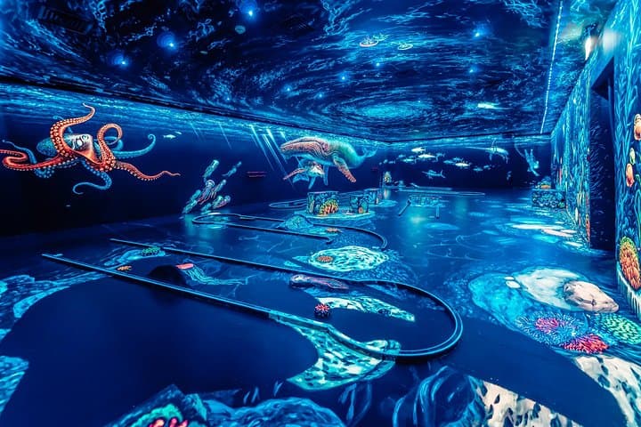 3D Blacklight Minigolf at JBR Marina Dubai — Indoor 18-Hole Glow Golf Experience