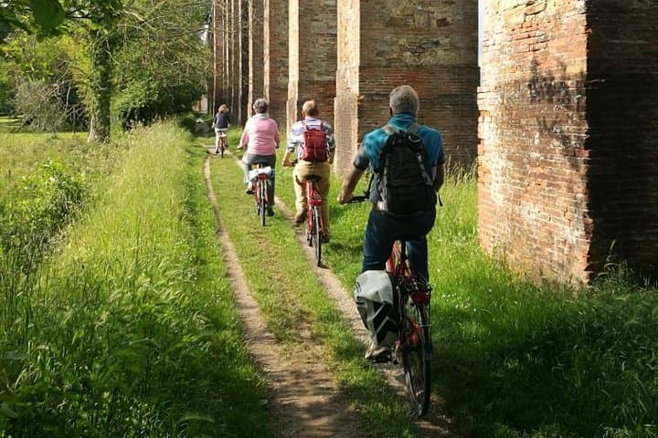 Cycling Lucca's Architect's Water: Aqueduct Ride to Guamo and Monte Pisano