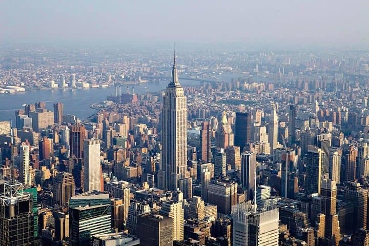 Manhattan Helicopter Sightseeing Tour: 12–15 Minute Skyline & Statue of Liberty Flight photo 4