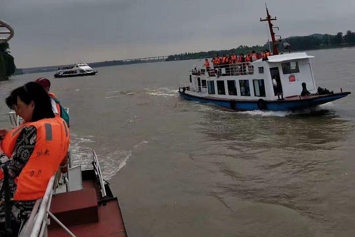 Chengdu to Leshan Giant Buddha: Private Day Tour with Lunch & River Boat photo 3