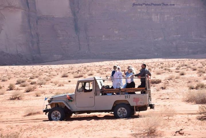 Full-Day Jeep Tour in Wadi Rum — Bedouin-Guided Desert Drive, Canyons & Sandboarding