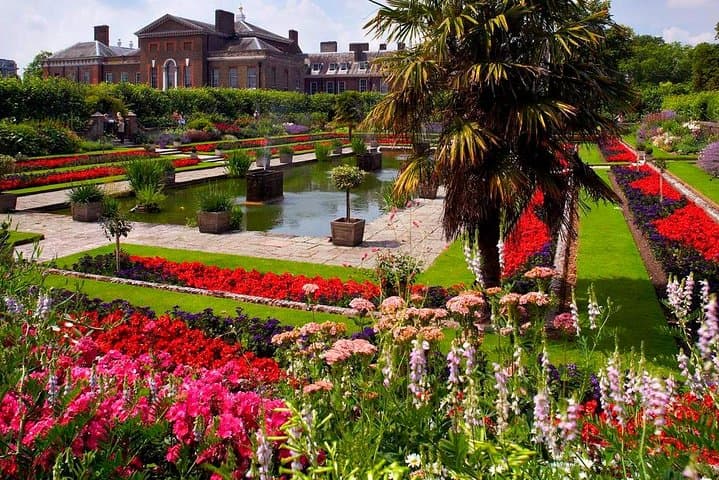 Kensington Palace VIP Garden Tour and Royal High Tea Experience photo 3