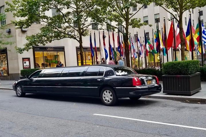 NYC Limo City Tour: Private Manhattan Sightseeing by Limo, SUV or Van