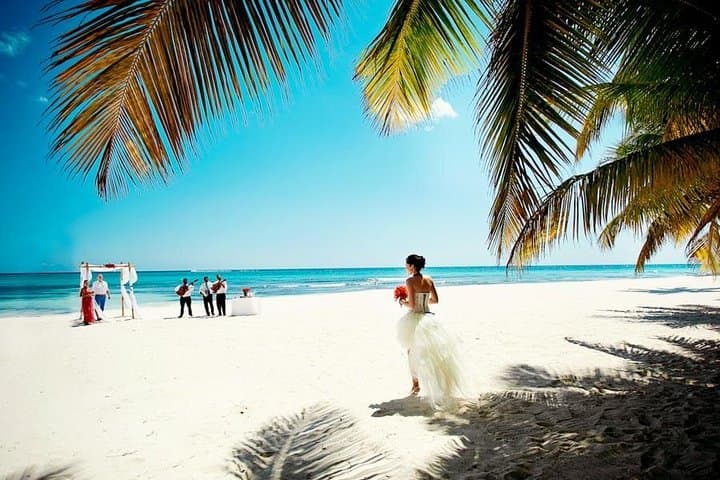 Punta Cana Private Photographer: 30-Minute Beach Photoshoot photo 2