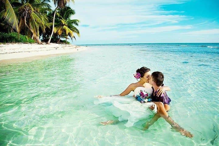 Punta Cana Private Photographer: 30-Minute Beach Photoshoot photo 4