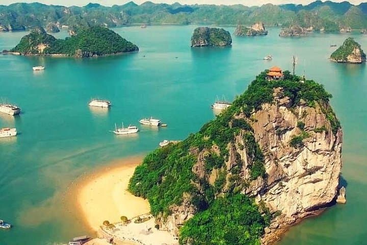 One-Day Ha Long Bay Deluxe Cruise: Kayaking, Sung Sot Cave & Titop Island photo 3