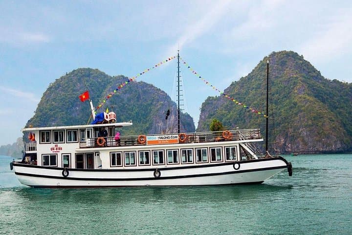 One-Day Ha Long Bay Deluxe Cruise: Kayaking, Sung Sot Cave & Titop Island photo 4
