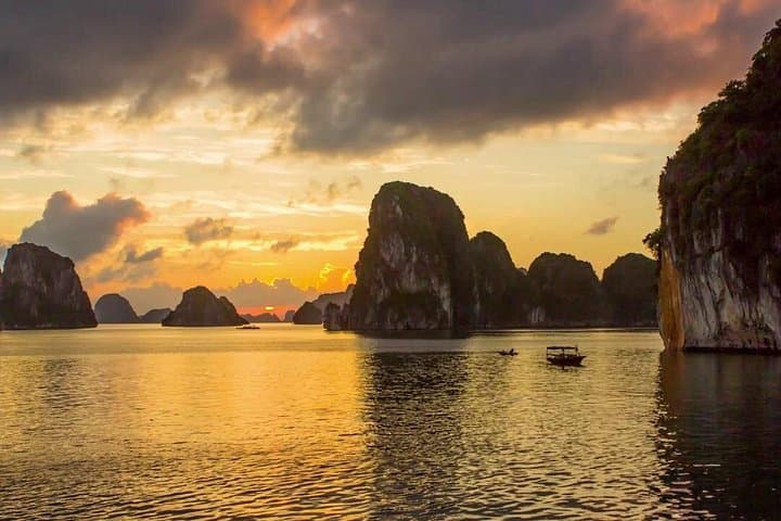 Ha Long Bay Luxury Day Cruise: Jacuzzi, Kayaking & Sunset Party from Hanoi photo 3