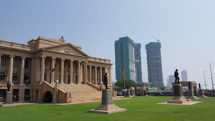 Colombo Private Day Tour: Gangaramaya, Galle Face & Local Lunch photo 3