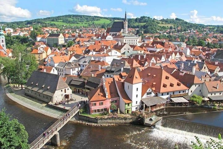 Prague to Salzburg Private Transfer with Cesky Krumlov Stopover — Castle, Cobblestones & Convenience photo 4