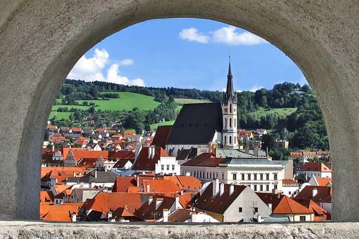 Prague to Salzburg Private Transfer with Cesky Krumlov Stopover — Castle, Cobblestones & Convenience photo 2