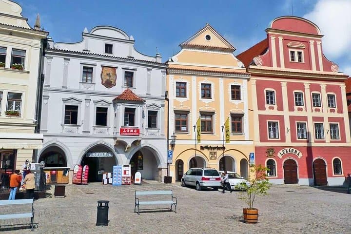 Prague to Salzburg Private Transfer with Cesky Krumlov Stopover — Castle, Cobblestones & Convenience photo 3