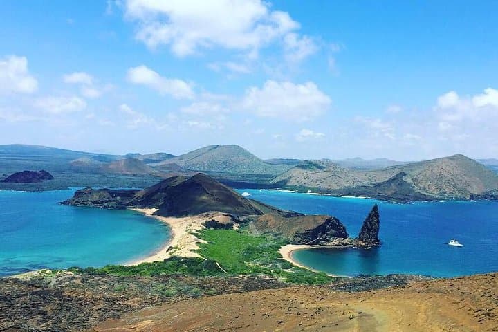 Day Trip to Bartolomé Island & Bahía Sullivan — Pinnacle Rock, Snorkeling & Beach Hikes