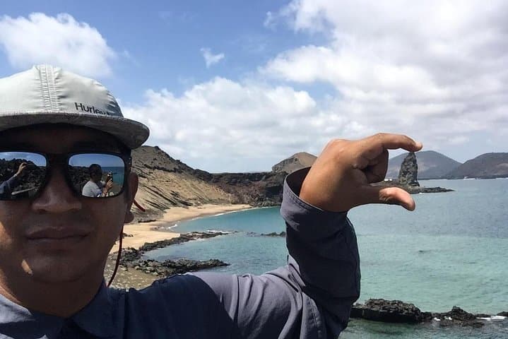 Day Trip to Bartolomé Island & Bahía Sullivan — Pinnacle Rock, Snorkeling & Beach Hikes photo 3