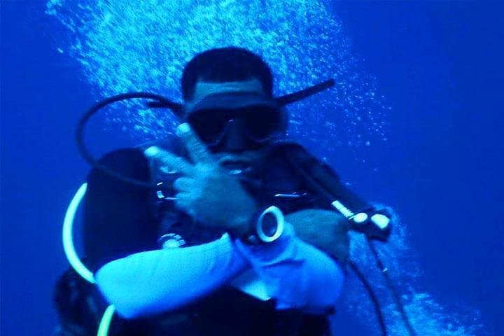 Discover the Mesoamerican Reef: Non-Certified Dive with Hotel Pickup in Roatán photo 5