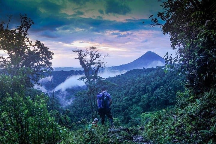 La Fortuna to Monteverde: 2-Day Extreme Hike Through Jungle Rivers and Cloud Forest Cabin photo 1