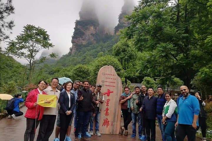 2-Day Zhangjiajie Highlights: Glass Bridge, Avatar Mountain & Tianmen Cave