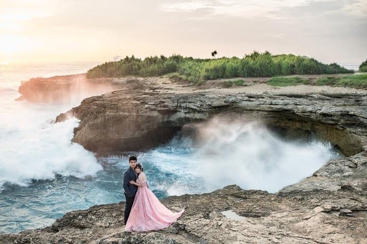 Uluwatu Private Vacation Photographer: Capture Cliffs, Temples & Golden Hour