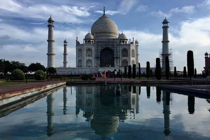 Sunrise to Aarti: Same-Day Taj Mahal, Mathura & Vrindavan Cultural Day Trip from Delhi photo 4