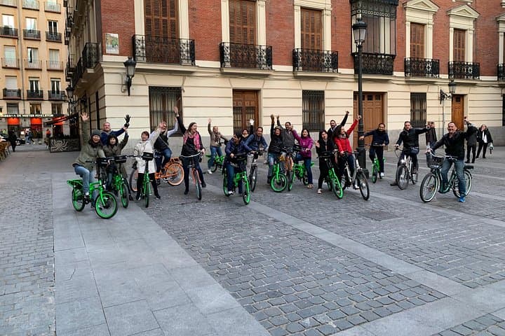 Bike Madrid Río and Casa de Campo: Riverside & Park E‑Bike Tour photo 2