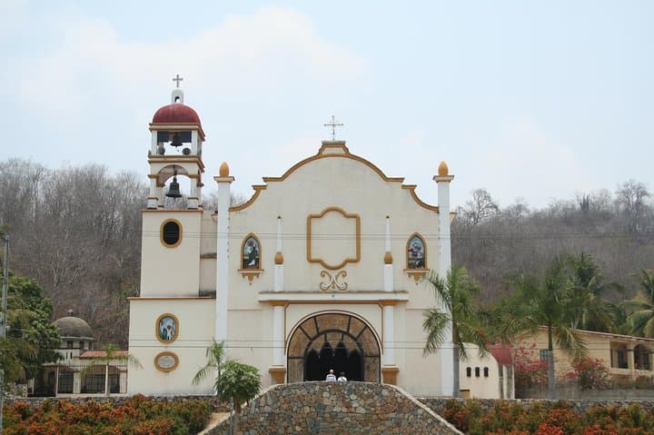 Huatulco Shore Excursion: Santa Cruz City Tour, Mezcal Tasting & Coastal Views photo 5