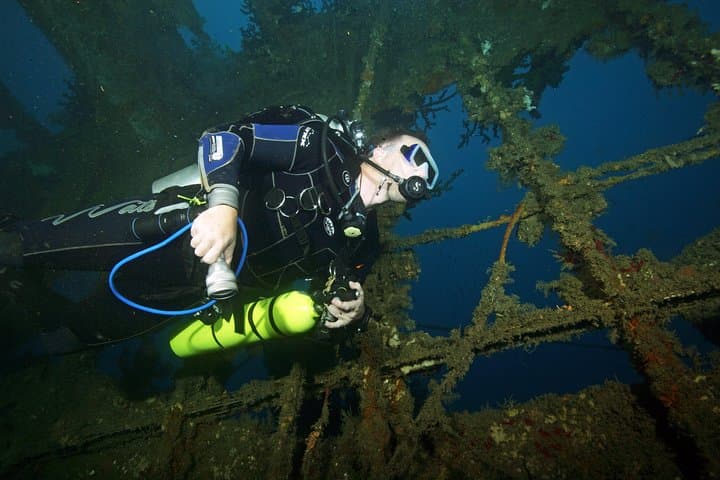 Wreck Weekend Dive Tour in Bay of Islands — Rainbow Warrior, HMNZS Canterbury & More photo 3