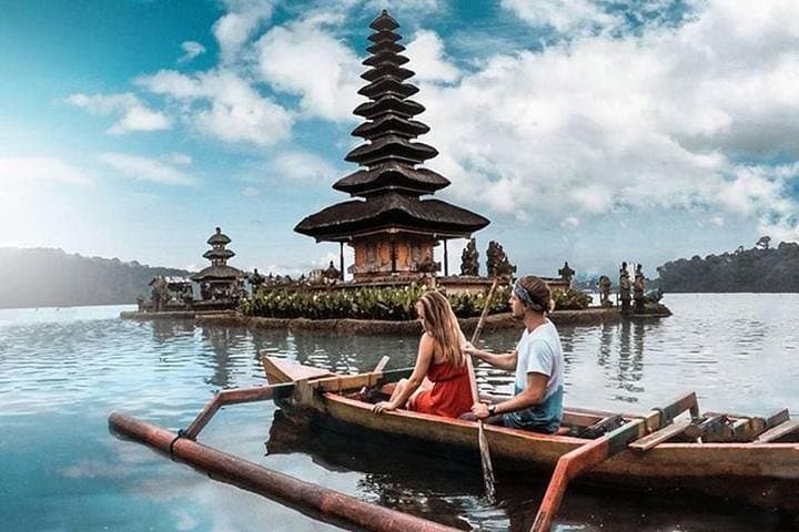 North Bali Temples to Jimbaran Seafood: Ulun Danu, Tanah Lot & Beach Dinner