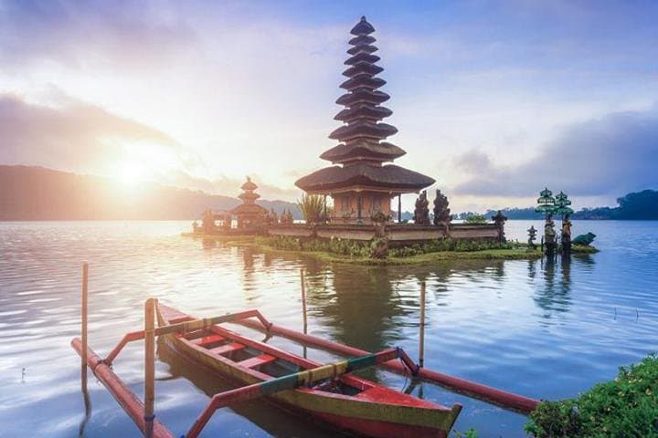 North Bali Temples to Jimbaran Seafood: Ulun Danu, Tanah Lot & Beach Dinner photo 2