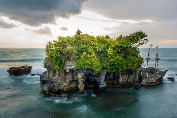 North Bali Temples to Jimbaran Seafood: Ulun Danu, Tanah Lot & Beach Dinner photo 5