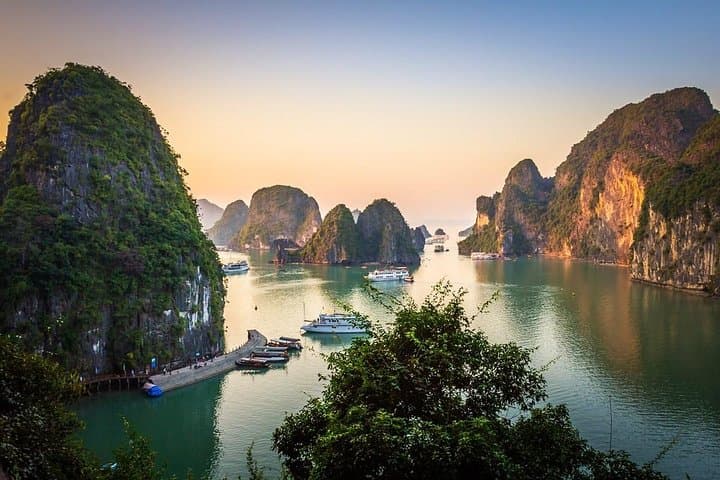 Sea Octopus Luxury Halong Bay Day Cruise from Hanoi photo 4