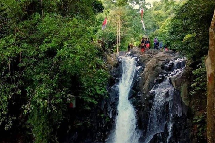 Sambangan Waterfall Trek — Secret Garden Waterfalls & Rice-Paddy Hike from Singaraja photo 2