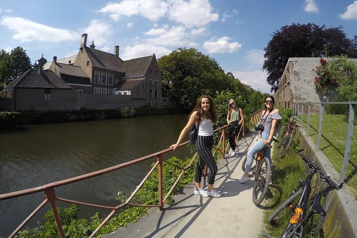 Ghent Off-the-Beaten-Track Bike Tour: Urban Cycling & Street Art photo 2
