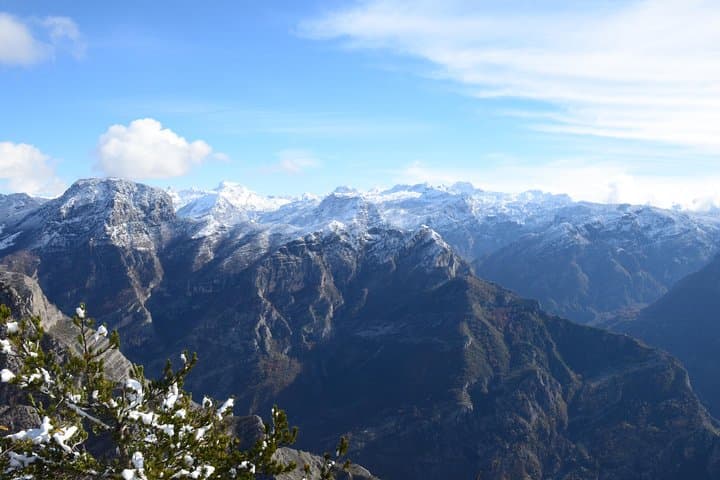Hum Orahovski & Grlo Sokolovo Hike: Border-Edge Views Over Cijevna Canyon
