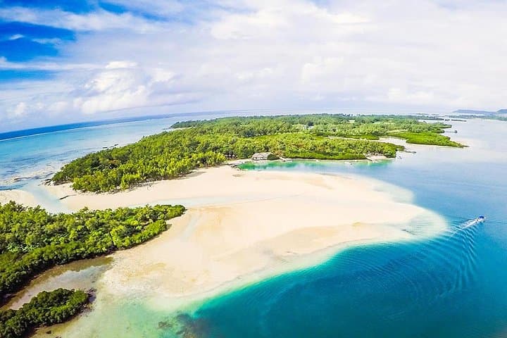 Full-Day Ile aux Cerf Speed Boat Excursion: Snorkel, Waterfall & Private-Island Lunch photo 3