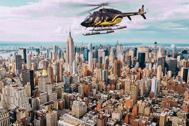 Deluxe Manhattan Helicopter Tour: 20-Minute Skyline Flight Over NYC photo 2