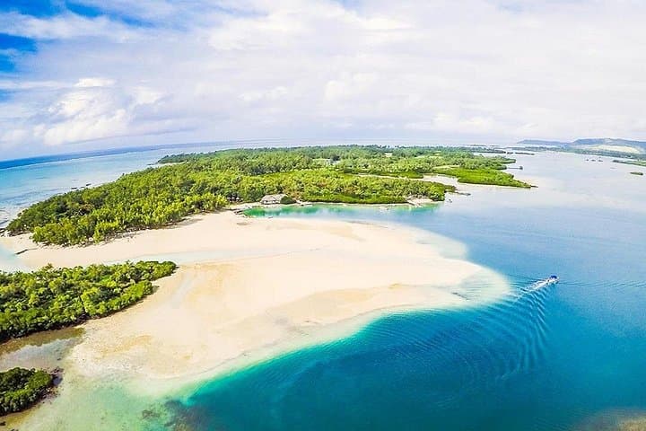 Ile aux Cerfs Speedboat & Parasailing Day Trip with BBQ Lunch and Grand River Waterfall photo 4