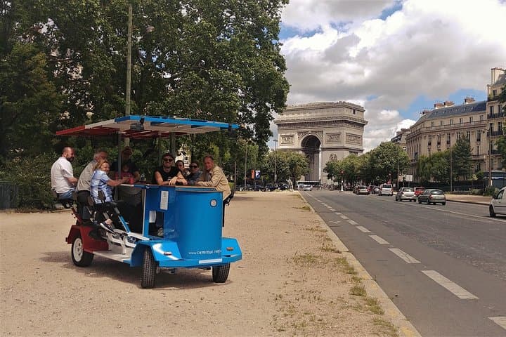 Triumph Tour: 360° Arc de Triomphe & Champs-Élysées Big Bike Circuit