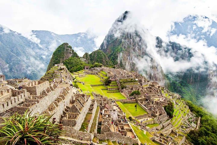 Overnight Machu Picchu via Hydroelectric Hike and Bus: 2-Day Budget Tour from Cusco photo 2