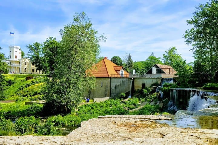 Private Day Trip from Tallinn to Estonia’s Wild West: Haapsalu, Noarootsi & Pakri