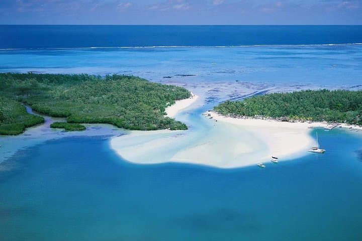 East Coast Catamaran Cruise to Ile aux Cerfs: Parasailing, Snorkel & BBQ Lunch photo 6