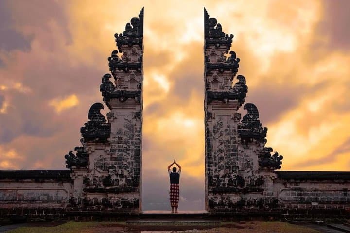 East Bali Full-Day: Lempuyang Gate, Tirta Gangga & Tukad Cepung Waterfall Tour
