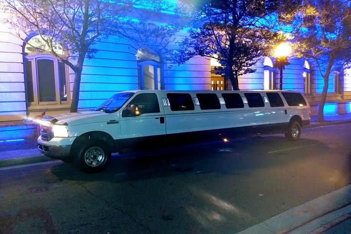 Affordable Round-Trip Limousine Service in Norfolk & Virginia Beach photo 6