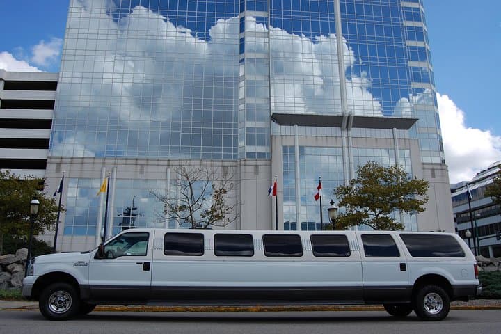Affordable Round-Trip Limousine Service in Norfolk & Virginia Beach photo 3