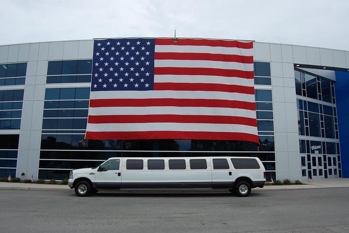 Affordable Round-Trip Limousine Service in Norfolk & Virginia Beach photo 4