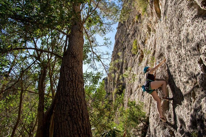 Beginner Rock Climbing in Sierra Calderona: Valencia’s Sea-View Crags photo 3