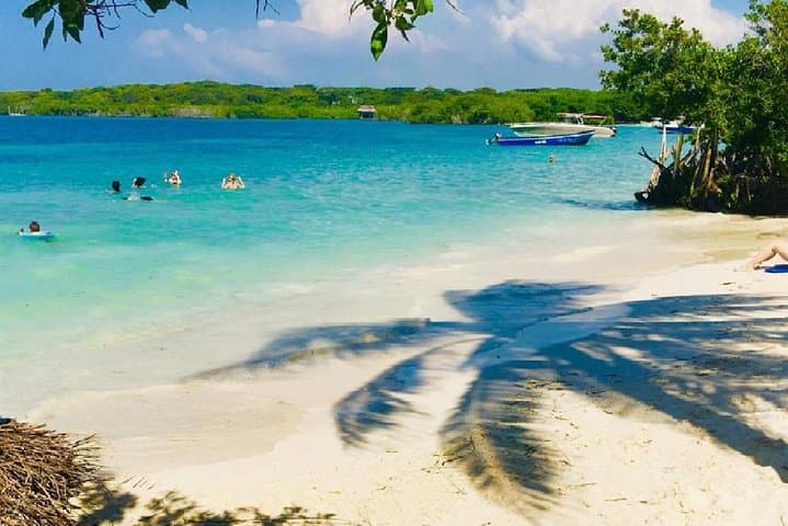Three Islands in One Day: Barú & Rosario Islands Boat Tour from Cartagena