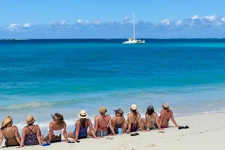 Grace Bay Private Catamaran: 7-Hour Sail, Snorkel & Beach BBQ in Providenciales photo 4