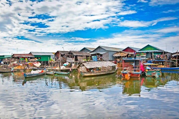 Kompong Khleang Floating Village Private Boat Experience on Tonle Sap