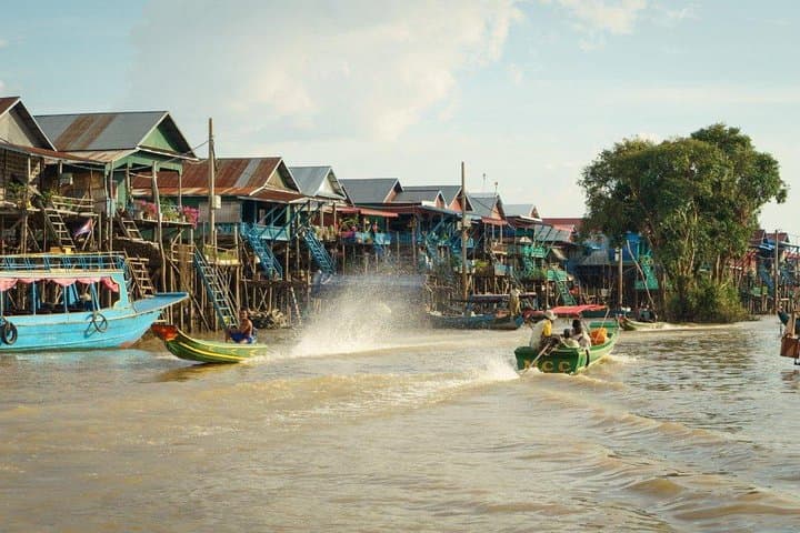 Kompong Khleang Floating Village Private Boat Experience on Tonle Sap photo 5